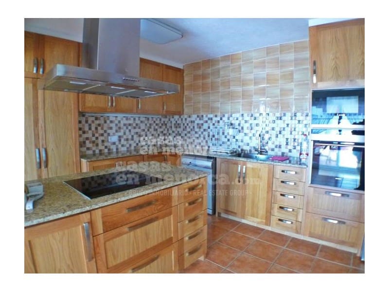 3 soveværelse Villa til salg i Trebaluger med swimmingpool garage - € 850.000 (Ref: 7962403)