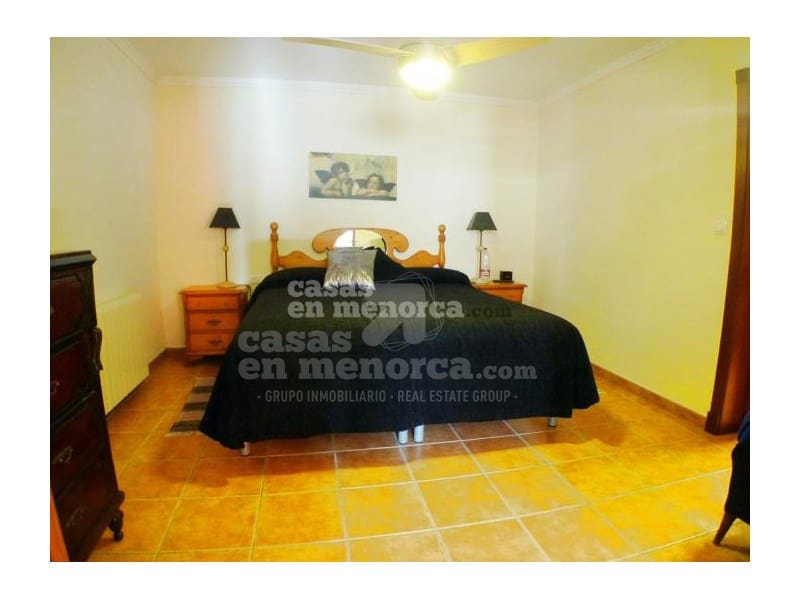 3 soveværelse Villa til salg i Trebaluger med swimmingpool garage - € 850.000 (Ref: 7962403)