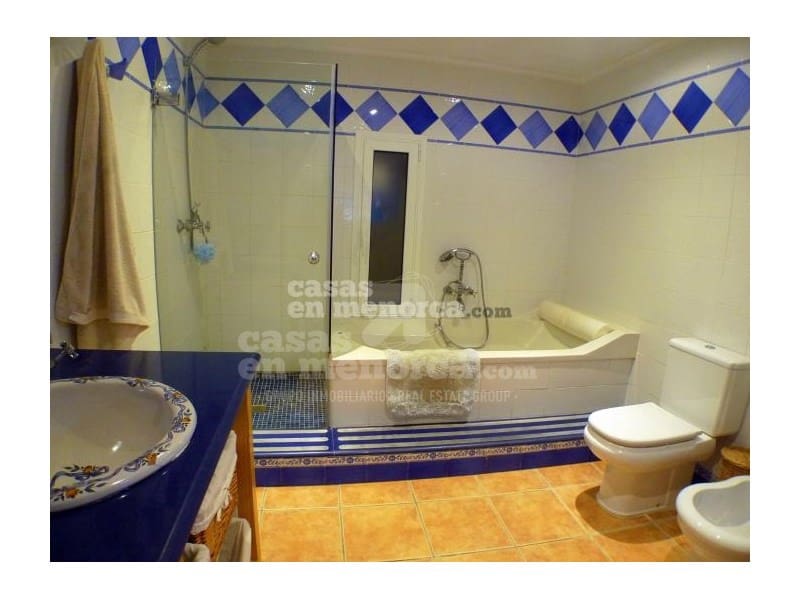 3 soveværelse Villa til salg i Trebaluger med swimmingpool garage - € 850.000 (Ref: 7962403)