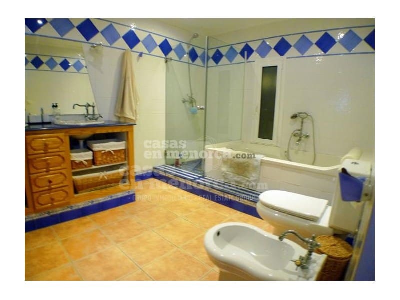 3 soveværelse Villa til salg i Trebaluger med swimmingpool garage - € 850.000 (Ref: 7962403)