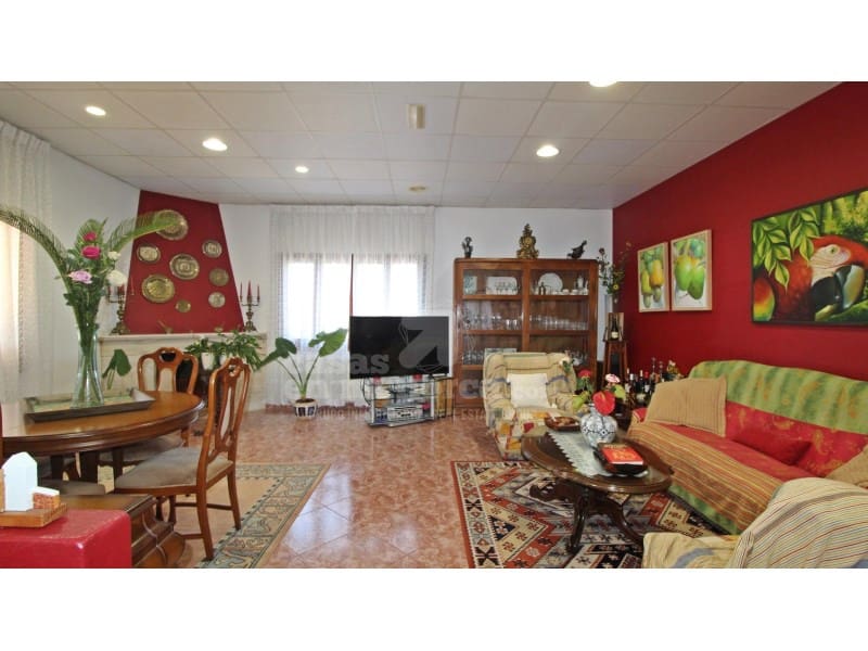 3 soveværelse Finca/Landehus til salg i La Argentina med swimmingpool garage - € 990.000 (Ref: 7962409)