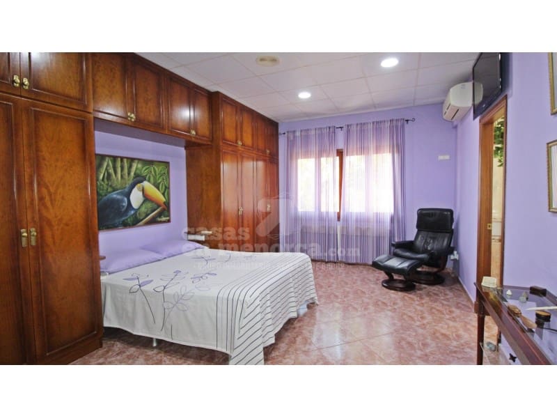 3 soveværelse Finca/Landehus til salg i La Argentina med swimmingpool garage - € 990.000 (Ref: 7962409)