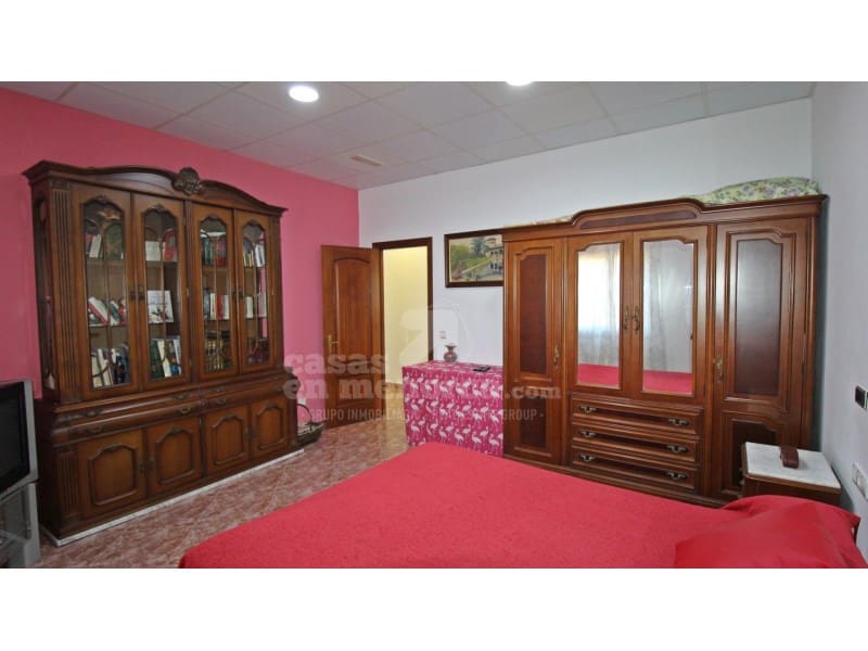 3 soveværelse Finca/Landehus til salg i La Argentina med swimmingpool garage - € 990.000 (Ref: 7962409)