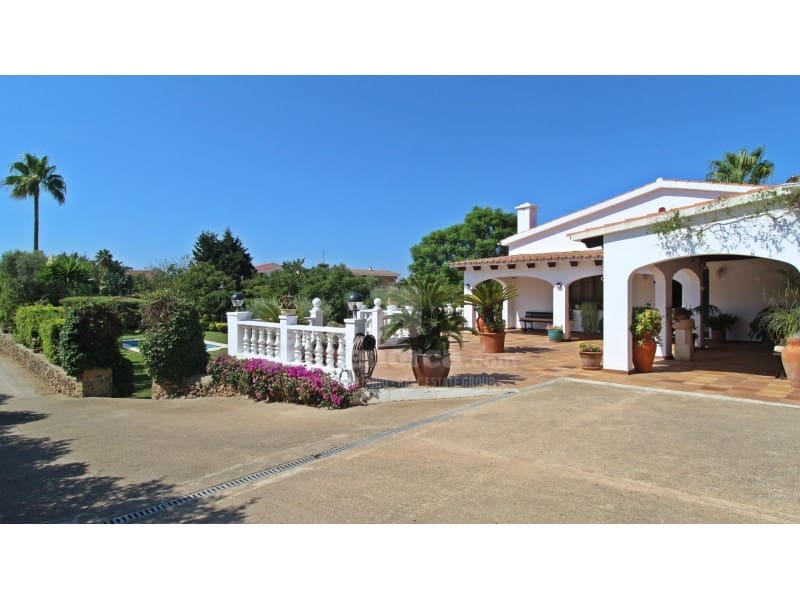 3 soveværelse Finca/Landehus til salg i La Argentina med swimmingpool garage - € 990.000 (Ref: 7962409)