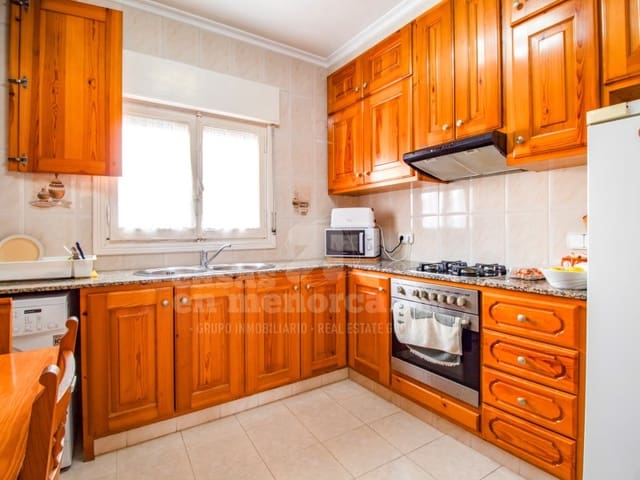 5 soveværelse Byhus til salg i Es Castell med garage - € 520.000 (Ref: 7979814)