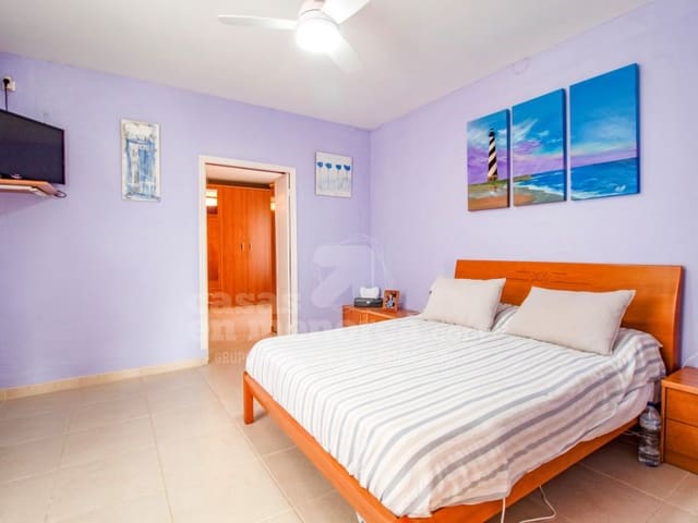 5 soveværelse Byhus til salg i Es Castell med garage - € 520.000 (Ref: 7979814)