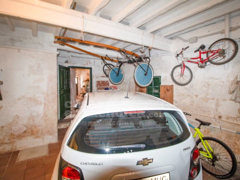 5 soveværelse Byhus til salg i Es Castell med garage - € 520.000 (Ref: 7979814)