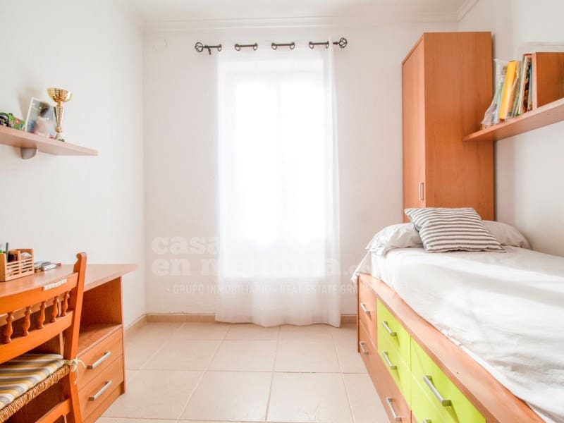 5 soveværelse Byhus til salg i Es Castell med garage - € 520.000 (Ref: 7979814)