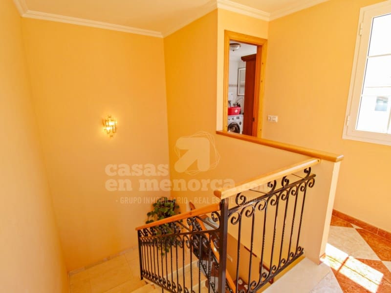 4 soveværelse Byhus til salg i Es Castell - € 570.000 (Ref: 7979894)