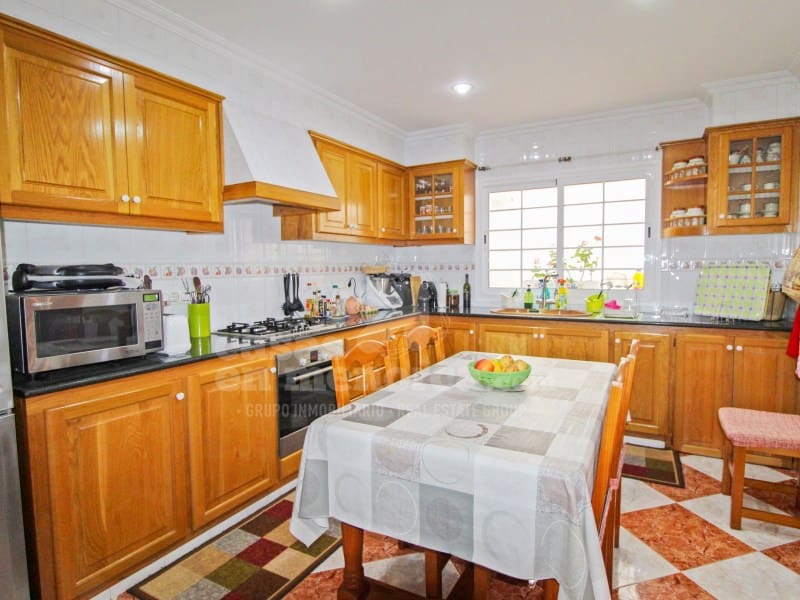 4 soveværelse Byhus til salg i Es Castell - € 570.000 (Ref: 7979894)