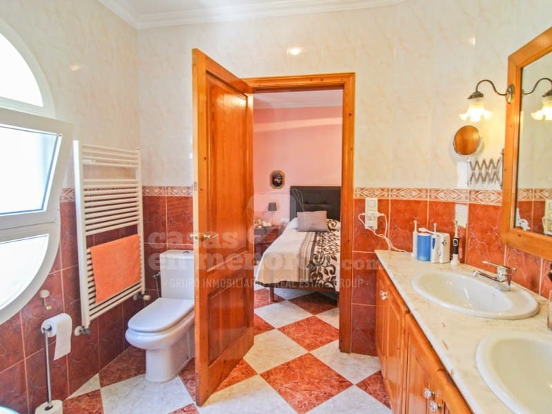 4 soveværelse Byhus til salg i Es Castell - € 570.000 (Ref: 7979894)