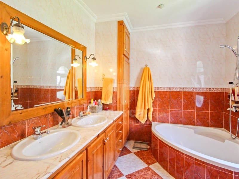 4 soveværelse Byhus til salg i Es Castell - € 570.000 (Ref: 7979894)