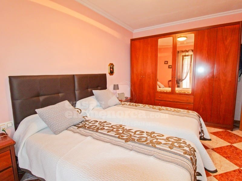 4 soveværelse Byhus til salg i Es Castell - € 570.000 (Ref: 7979894)