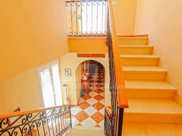 4 soveværelse Byhus til salg i Es Castell - € 570.000 (Ref: 7979894)