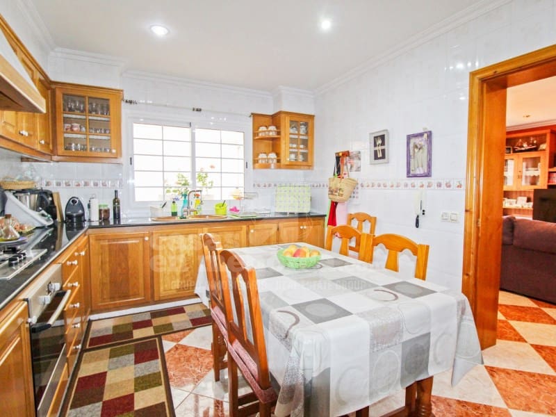 4 soveværelse Byhus til salg i Es Castell - € 570.000 (Ref: 7979894)