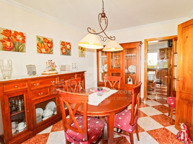 4 soveværelse Byhus til salg i Es Castell - € 570.000 (Ref: 7979894)