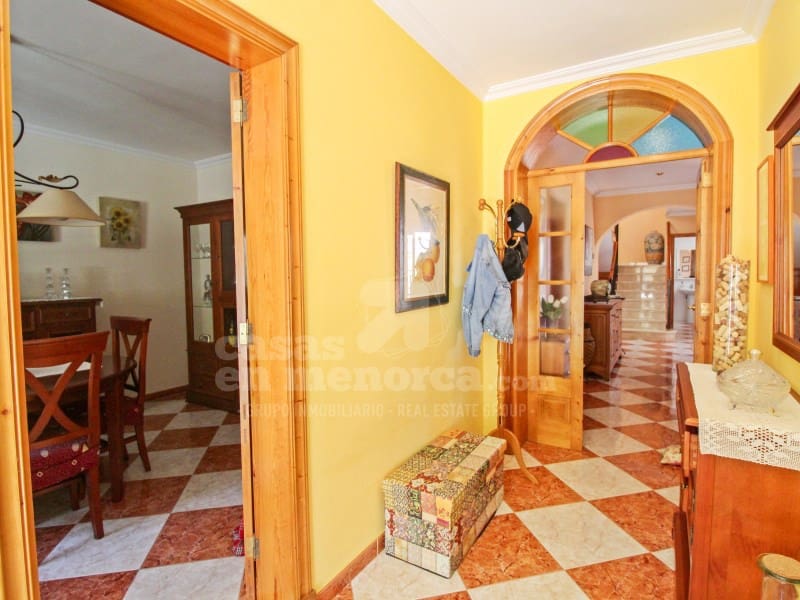 4 soveværelse Byhus til salg i Es Castell - € 570.000 (Ref: 7979894)