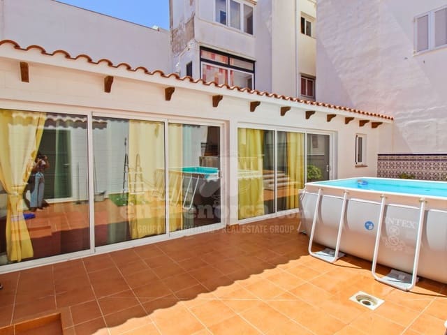 4 soveværelse Byhus til salg i Es Castell - € 570.000 (Ref: 7979894)