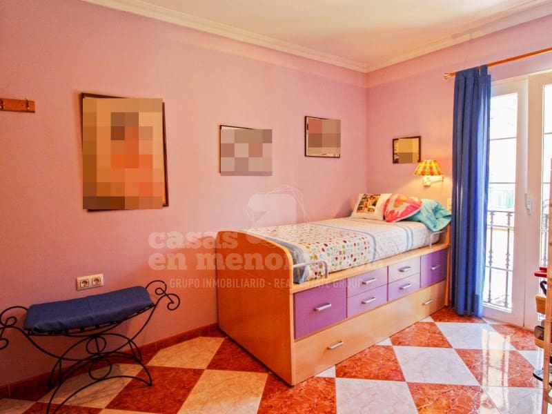 4 soveværelse Byhus til salg i Es Castell - € 570.000 (Ref: 7979894)