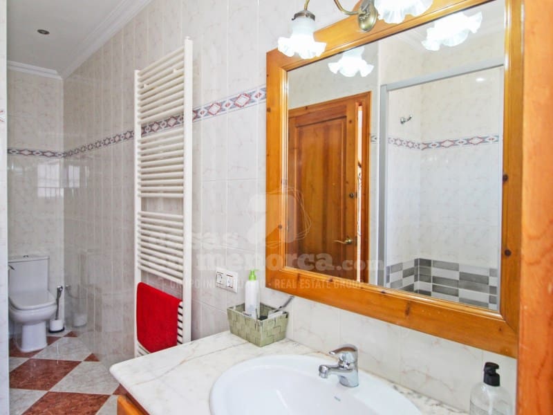 4 soveværelse Byhus til salg i Es Castell - € 570.000 (Ref: 7979894)