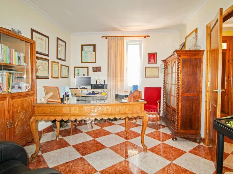 4 soveværelse Byhus til salg i Es Castell - € 570.000 (Ref: 7979894)