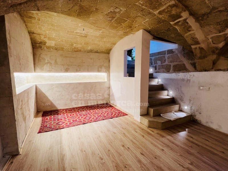 Commercial for sale in Mahon / Mao - € 180,000 (Ref: 7986141)