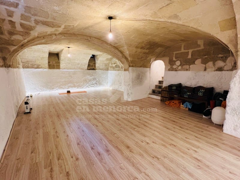 Commercial for sale in Mahon / Mao - € 180,000 (Ref: 7986141)