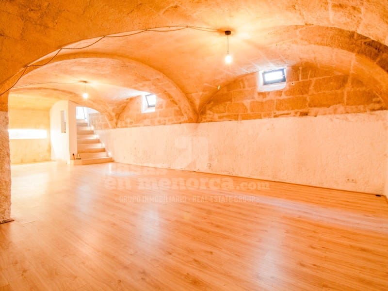 Commercial for sale in Mahon / Mao - € 180,000 (Ref: 7986141)