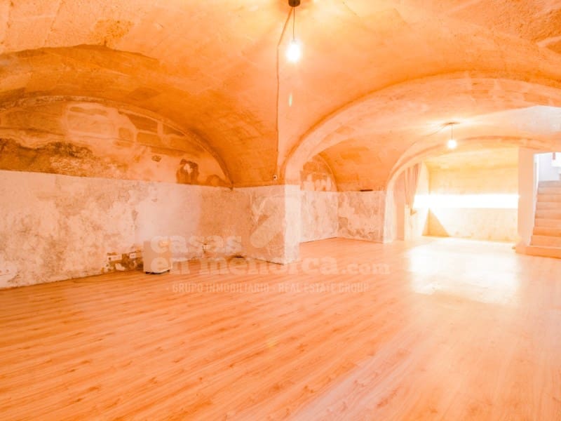 Commercial for sale in Mahon / Mao - € 180,000 (Ref: 7986141)