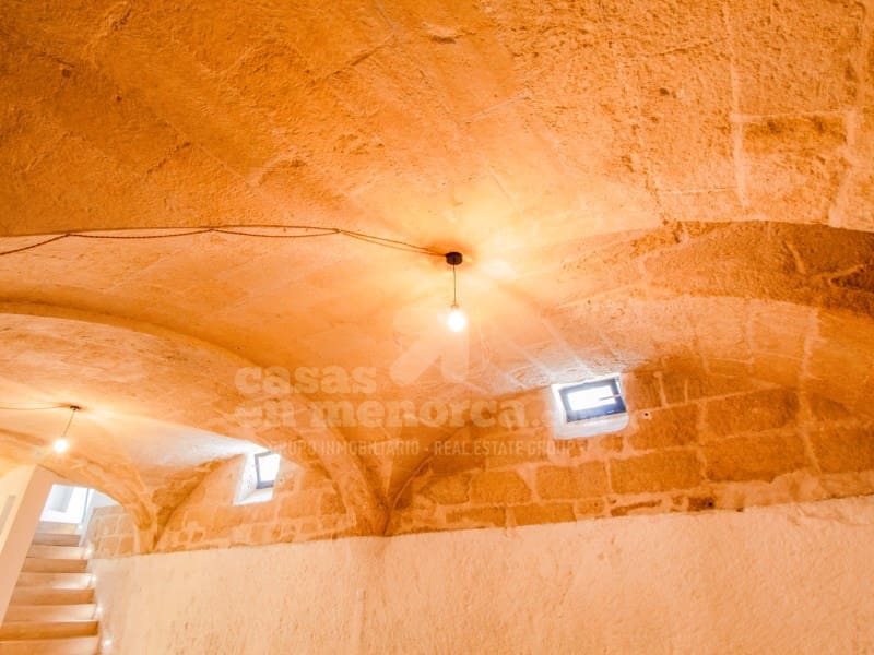 Commercial for sale in Mahon / Mao - € 180,000 (Ref: 7986141)