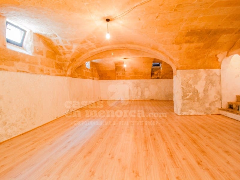Commercial for sale in Mahon / Mao - € 180,000 (Ref: 7986141)