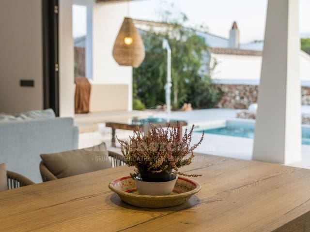 3 soveværelse Villa til salg i Punta Grossa, Es Mercadal med swimmingpool - € 1.200.000 (Ref: 7986142)