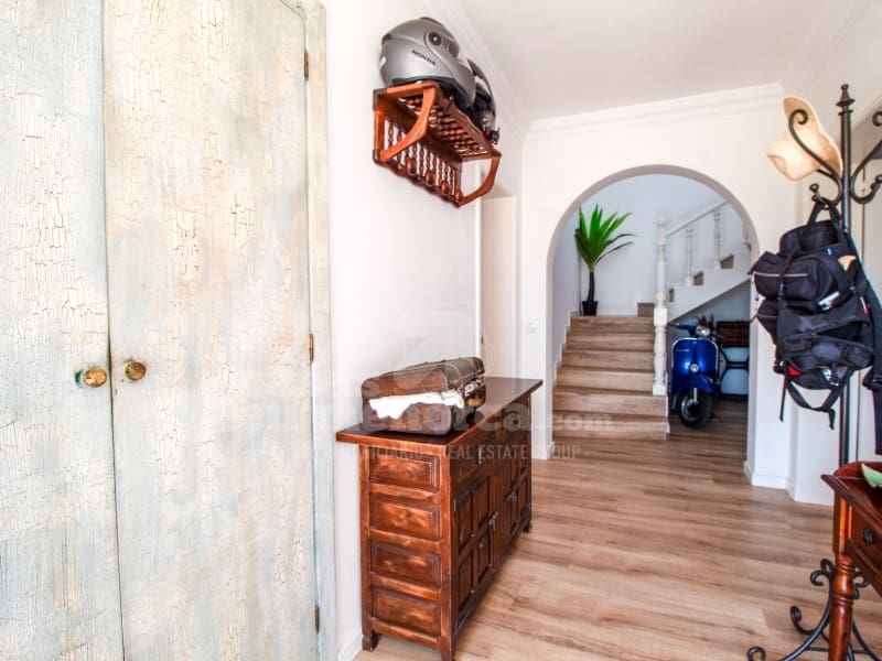 5 soveværelse Byhus til salg i Es Castell med swimmingpool garage - € 745.000 (Ref: 7986146)