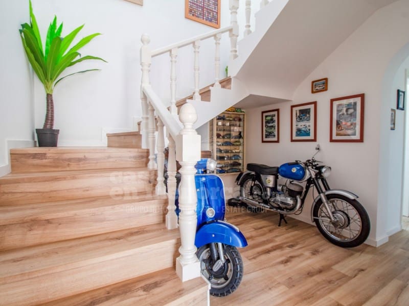 5 soveværelse Byhus til salg i Es Castell med swimmingpool garage - € 745.000 (Ref: 7986146)