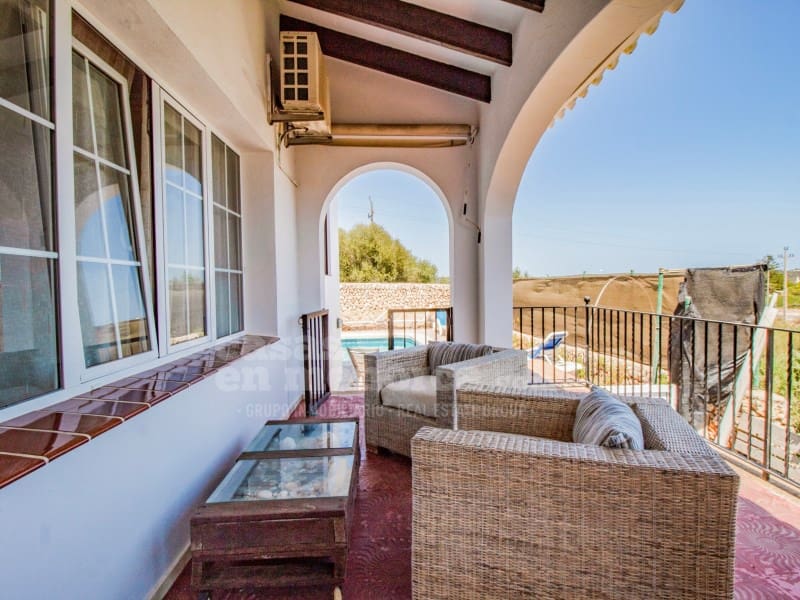 5 soveværelse Byhus til salg i Es Castell med swimmingpool garage - € 745.000 (Ref: 7986146)