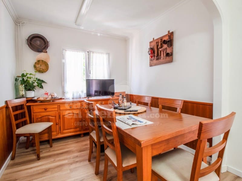 5 soveværelse Byhus til salg i Es Castell med swimmingpool garage - € 745.000 (Ref: 7986146)