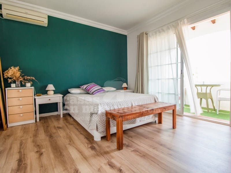 5 soveværelse Byhus til salg i Es Castell med swimmingpool garage - € 745.000 (Ref: 7986146)