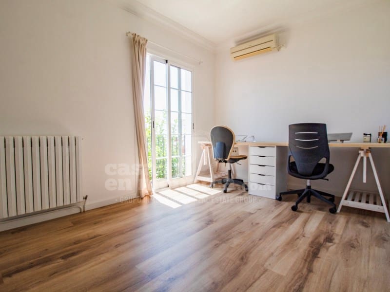 5 soveværelse Byhus til salg i Es Castell med swimmingpool garage - € 745.000 (Ref: 7986146)