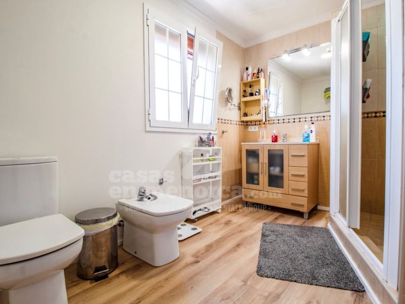 5 soveværelse Byhus til salg i Es Castell med swimmingpool garage - € 745.000 (Ref: 7986146)