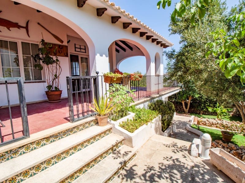 5 soveværelse Byhus til salg i Es Castell med swimmingpool garage - € 745.000 (Ref: 7986146)