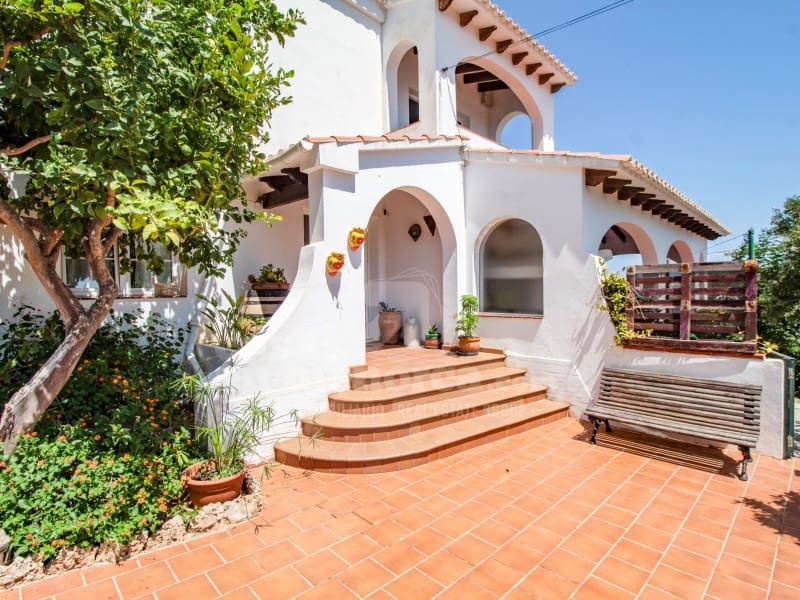 5 soveværelse Byhus til salg i Es Castell med swimmingpool garage - € 745.000 (Ref: 7986146)