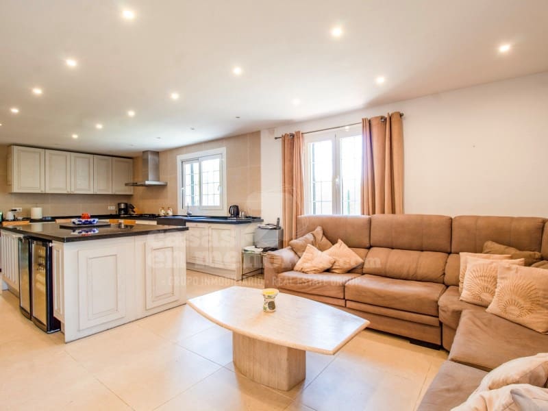 4 makuuhuone Maalaistalo myytävänä paikassa Llucmacanes mukana uima-altaan - 899 000 € (Ref: 8298298)