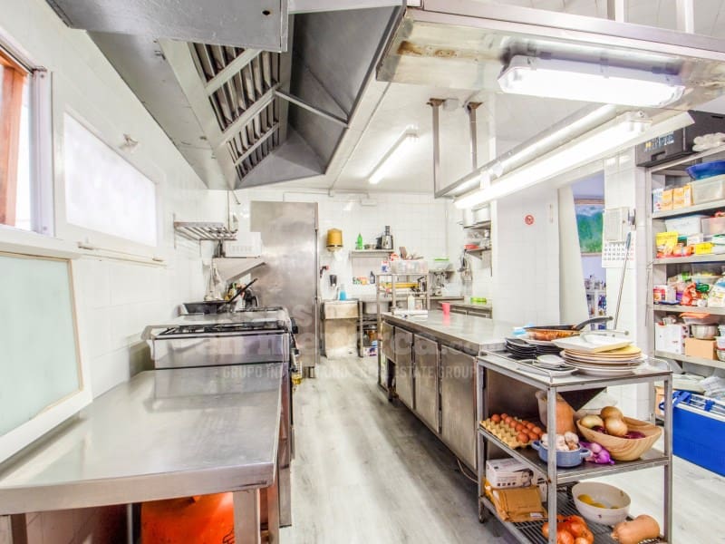 Ristorante/Bar in vendita in Arenal d'en Castell con piscina - 795.000 € (Rif: 8392982)