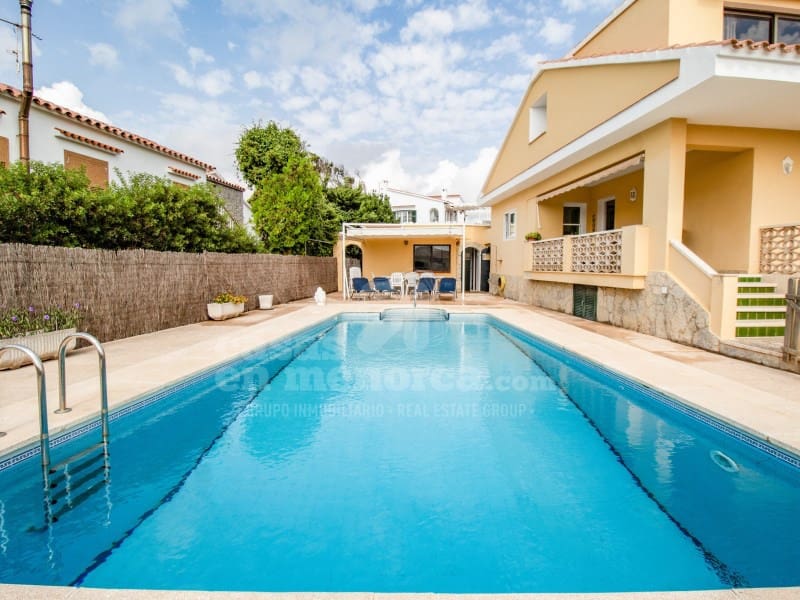 7 slaapkamer Villa te koop in Es Castell met zwembad - € 980.000 (Ref: 8500621)