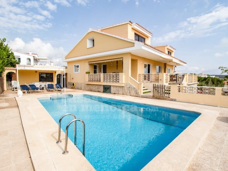 7 slaapkamer Villa te koop in Es Castell met zwembad - € 980.000 (Ref: 8500621)