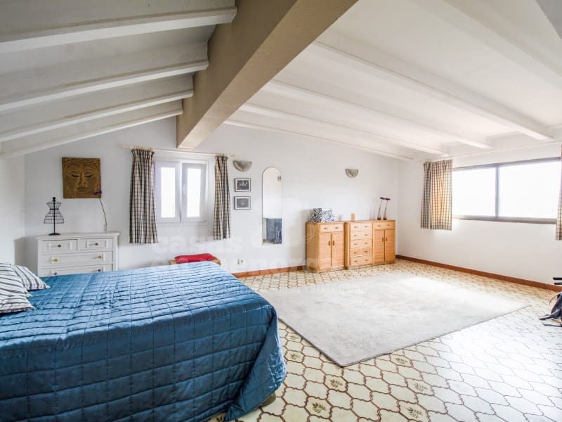 7 slaapkamer Villa te koop in Es Castell met zwembad - € 980.000 (Ref: 8500621)