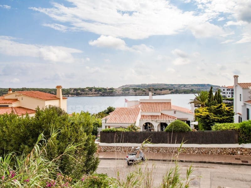 7 slaapkamer Villa te koop in Es Castell met zwembad - € 980.000 (Ref: 8500621)