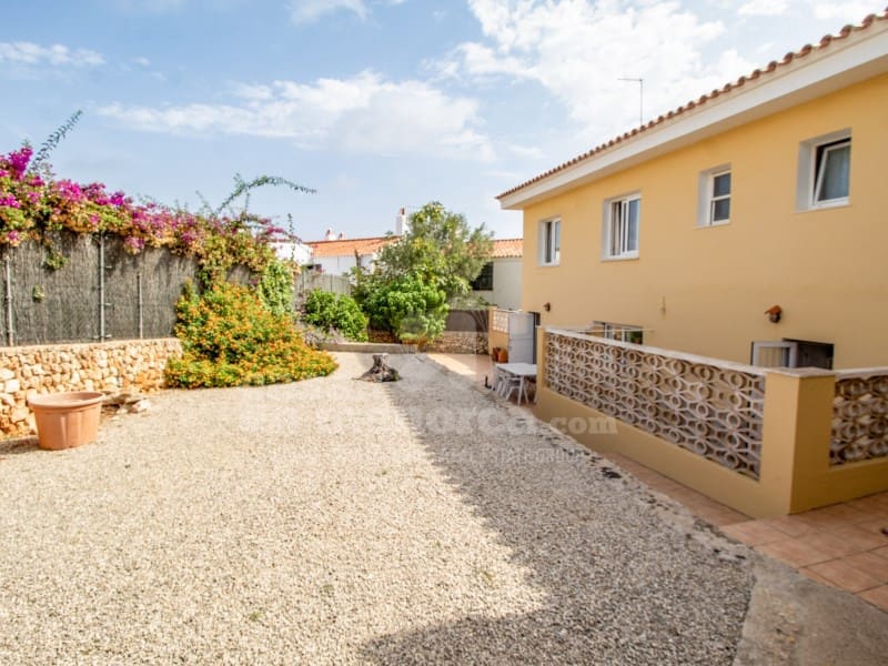 7 slaapkamer Villa te koop in Es Castell met zwembad - € 980.000 (Ref: 8500621)