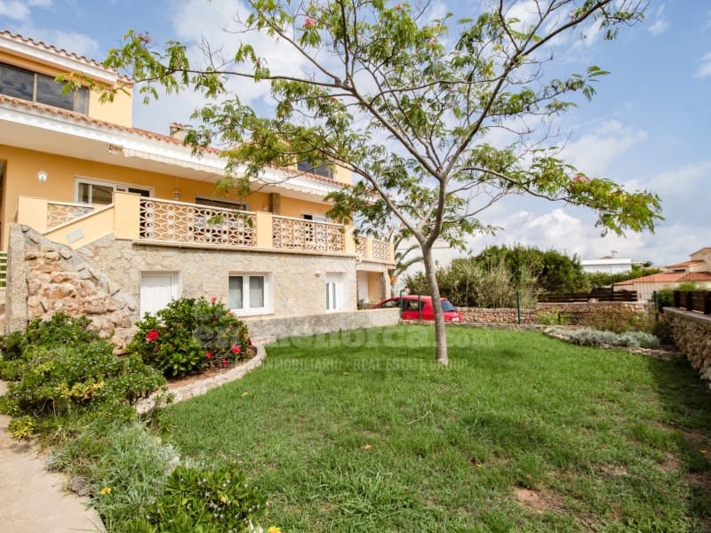 7 slaapkamer Villa te koop in Es Castell met zwembad - € 980.000 (Ref: 8500621)