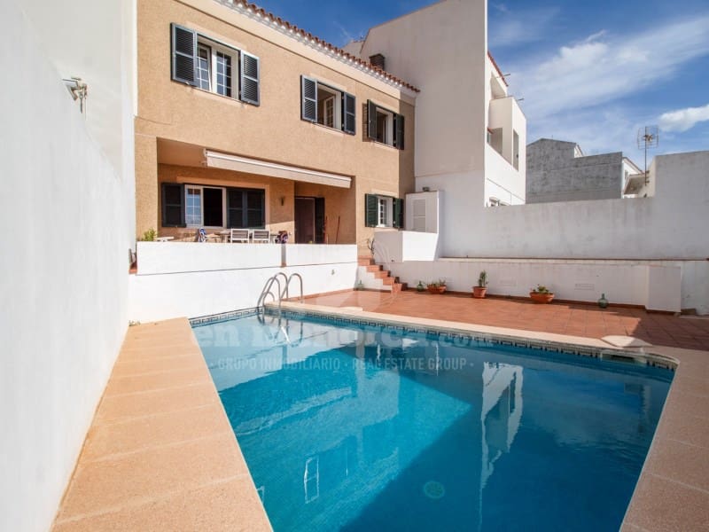 4 sovrum Hus till salu i Mahon / Mao med pool garage - 690 000 € (Ref: 8519360)